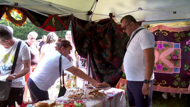 Haioșul, vedeta județului Arad. Mai mulți pofticioși au degustat preparatele tradiționale, pregătite de gospodine