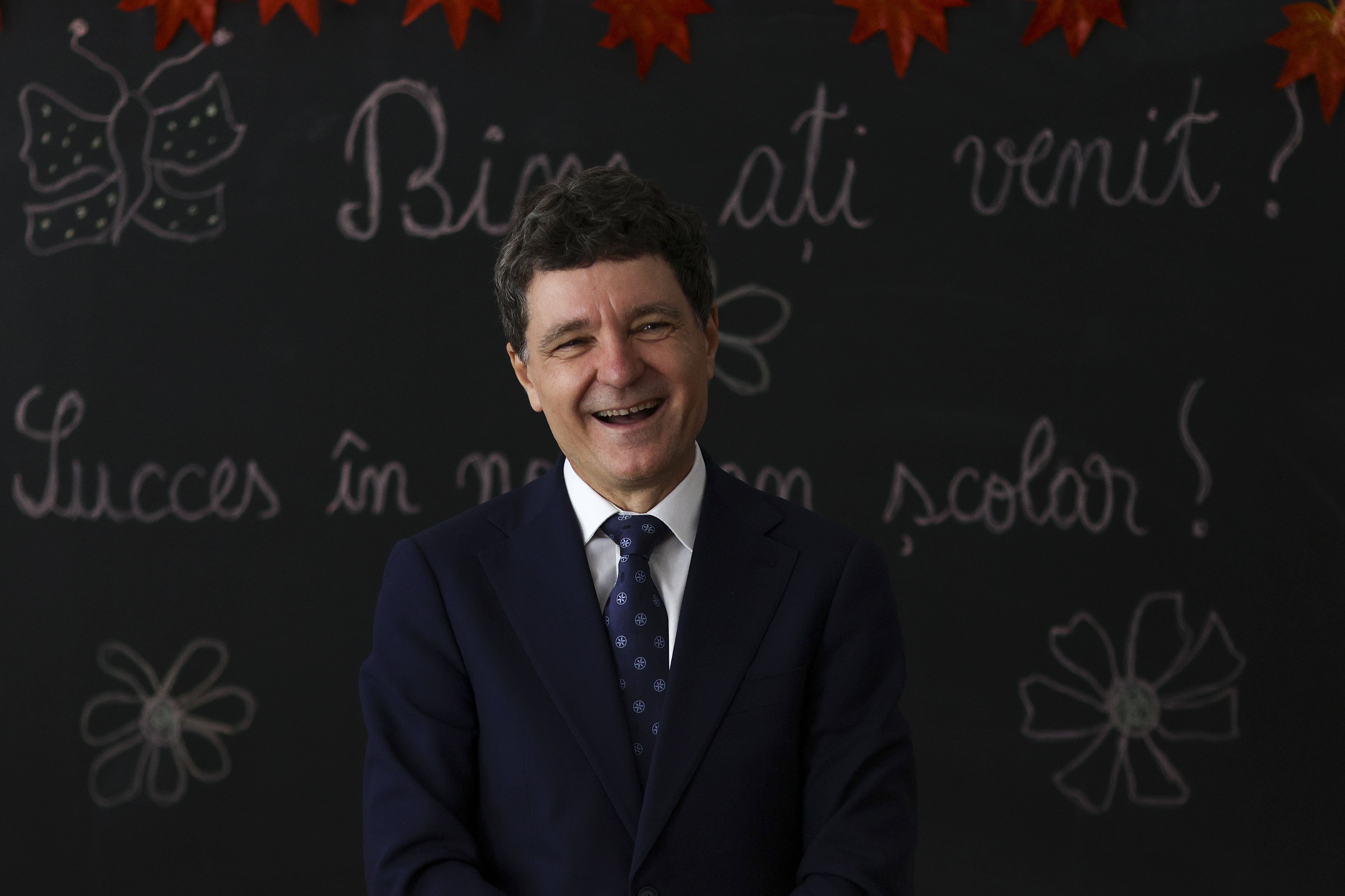 Președintele Nicușor Dan, declarații de presă la finalul vizitei de la școala gimnazială din comuna Curcani