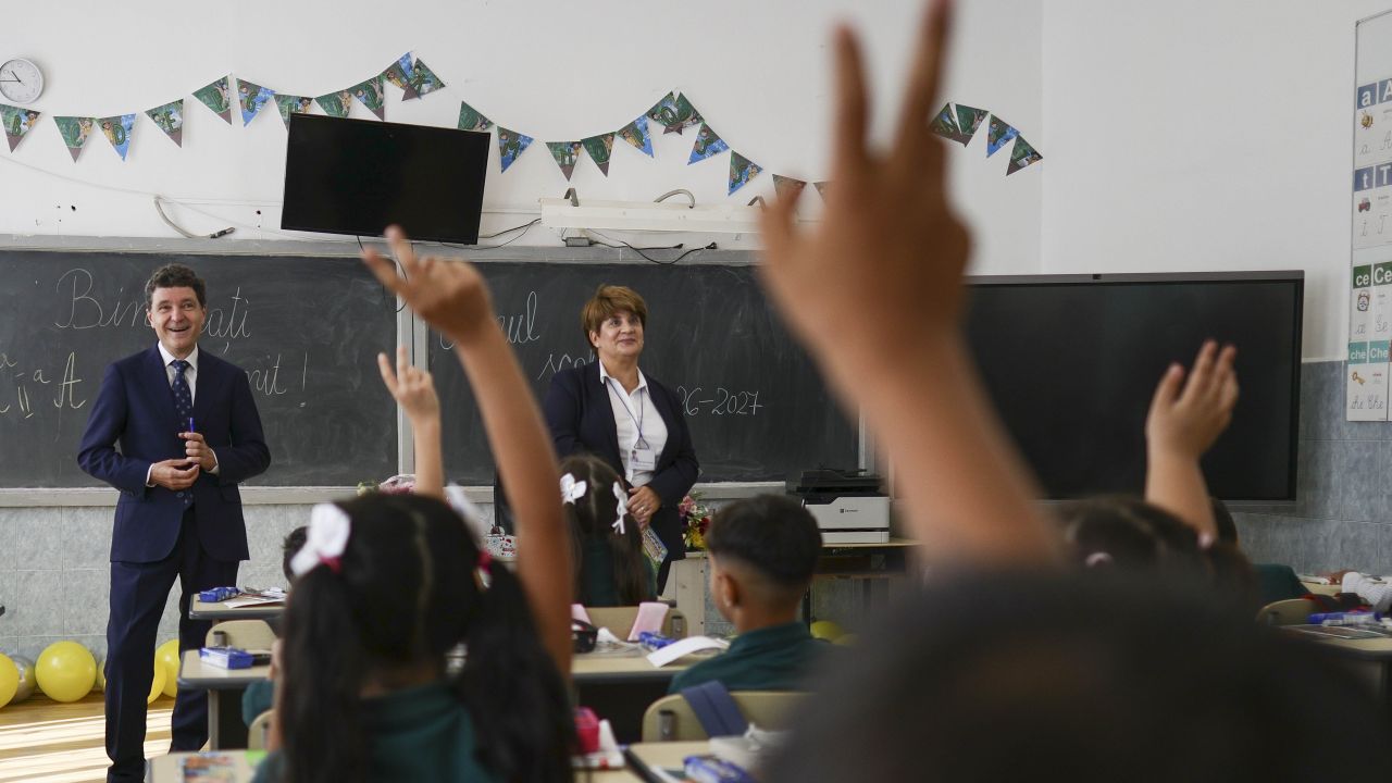 Nicușor Dan solicită profesioniști pentru educație în lupta împotriva manipulării și dezinformării