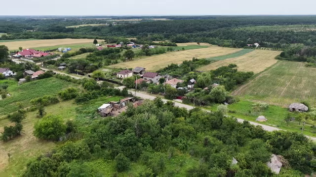 Statul degeaba. O primărie are 7 angajați la mai puțin de 100 de locuitori. Milioane de lei, într-o comună aproape pustie