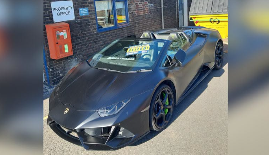 Un șofer a rămas fără mașină, un Lamborghini Huracan de 277.000 de euro, în Marea Britanie. Care este motivul