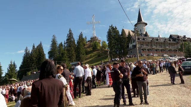 Pelerinaj impresionant de Sfânta Maria Mică în Pasul Tihuța. Mii de credincioși s-au rugat la icoana Maicii Domnului