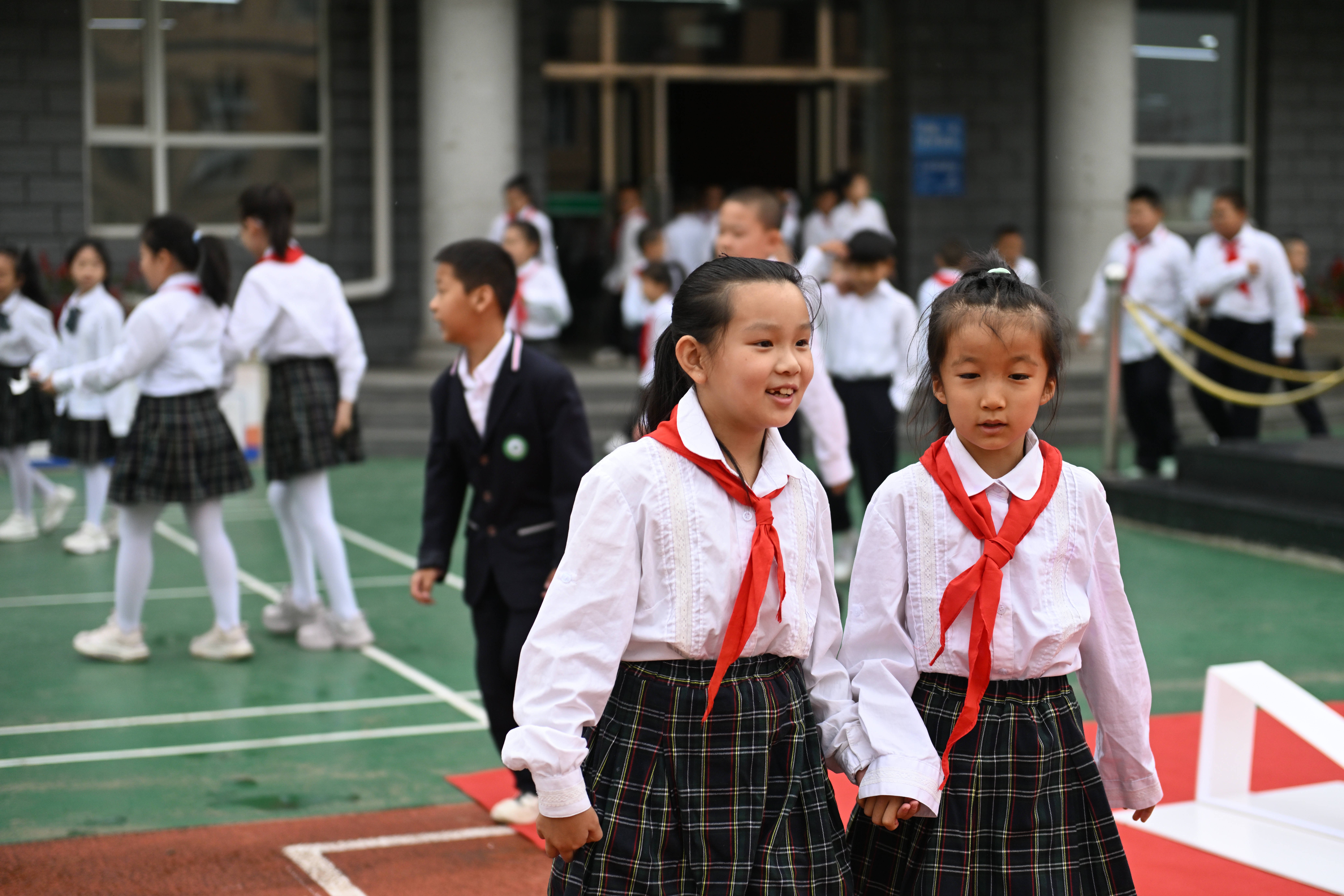 Egale în topurile PISA, despărțite de jumătate de glob. România vs. Mongolia, comparație economică și de sisteme de educație