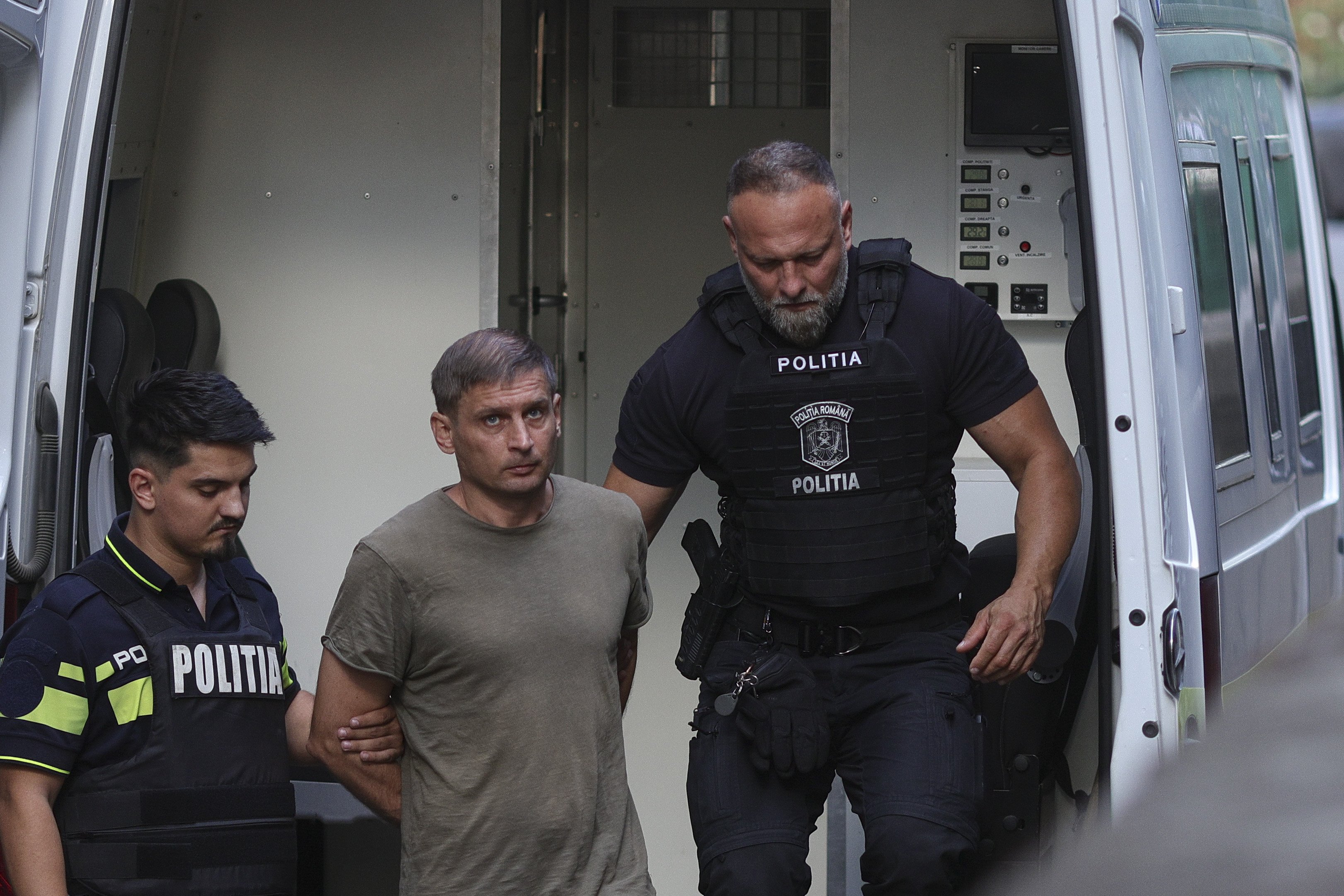Spionul rus prins în București după 7 luni de filaj a fost arestat. SRI dezvăluie cine sunt românii racolați de Kremlin