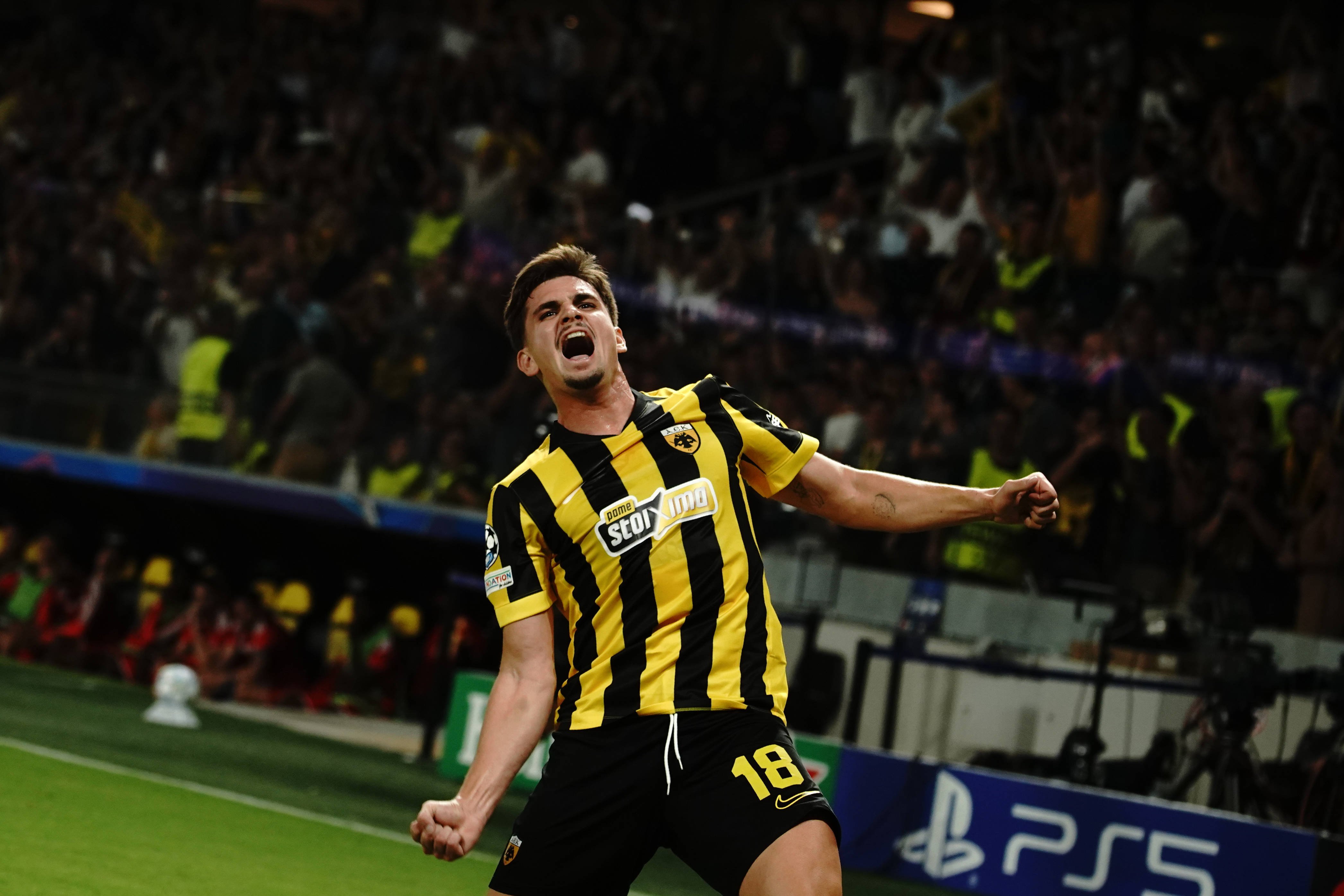 Golul fabulos al lui Răzvan Marin a adus victoria pentru AEK Atena în Liga Campionilor. A fost desemnat omul meciului. VIDEO