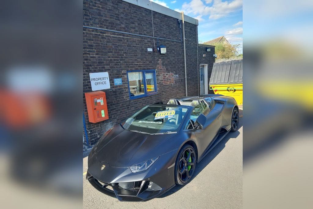 Greșeala făcută de un șofer din Marea Britanie care l-a făcut să piardă un Lamborghini de aproape 240.000 de lire