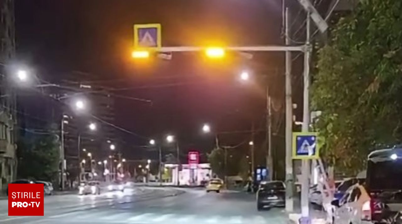 Prima trecere de pietoni inteligentă din București a fost instalată pe Șoseaua Chitilei. Cum știe când vrei să traversezi