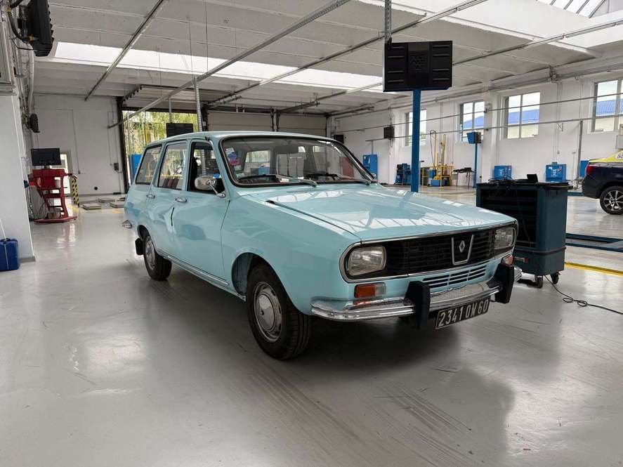 Două bijuterii pe roți au ajuns la RAR: un Renault 12 din 1974 cu doar 4.026 km și un Fiat 500 din 1969