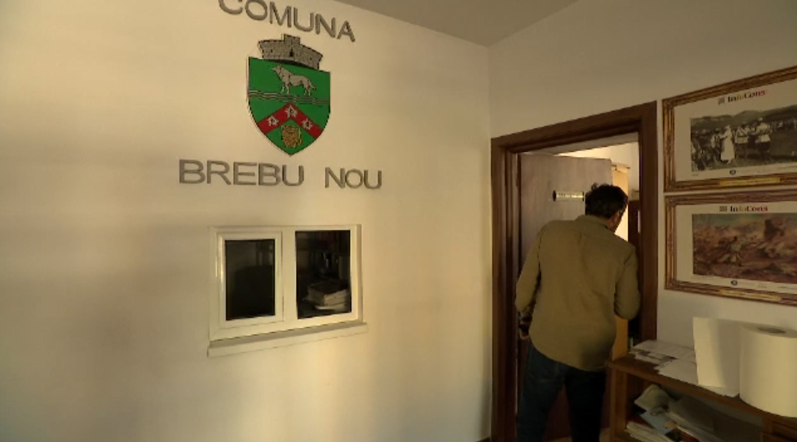 „Statul degeaba”: Primării cu 10 angajați la câteva sute de locuitori și edili care se luptă cu laptopul. Cât ne costă