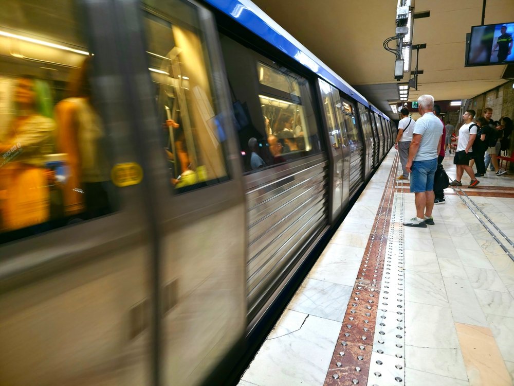 Bucureștenii ar putea aștepta mai mult timp metroul. Metrorex explică de ce se măresc intervalele dintre trenuri