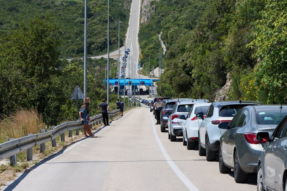 MAE, atenţionare de călătorie pentru Muntenegru. Protestele transportatorilor pot bloca frontiera cu Croaţia