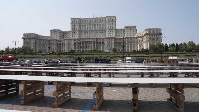 Bucureștiul vrea să intre în Cartea Recordurilor cu o masă de 5,5 km. La ea vor sta 20.000 de oameni