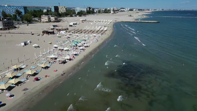 Final de sezon pe litoral. Cazarea pornește de la 39 de lei, dar hotelurile și terasele încep să se închidă