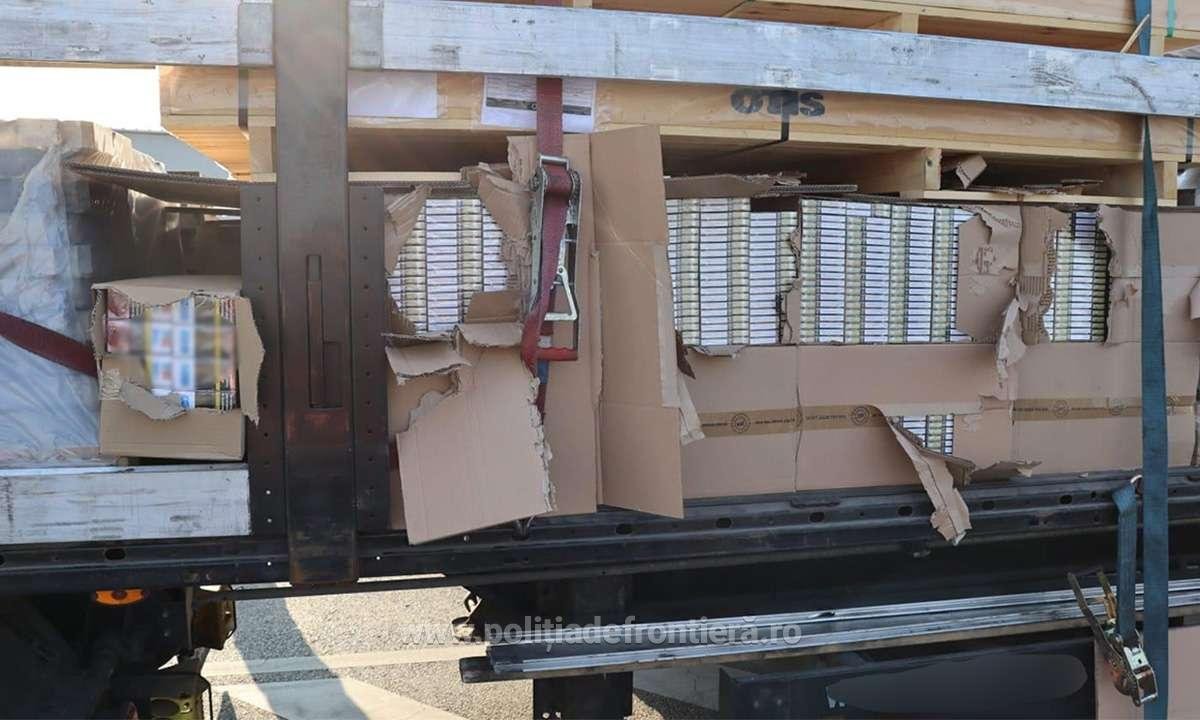 Captură de peste 720.000 lei în Calafat. Un șofer a fost arestat după ce polițiștii au descoperit ce ascundea în TIR. FOTO