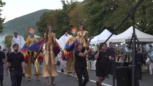 ”Sinaia Forever” a încântat turiștii cu parade și concerte: ”E superbă!”. ”Cu 2 luni înainte ne aranjăm ținutele”