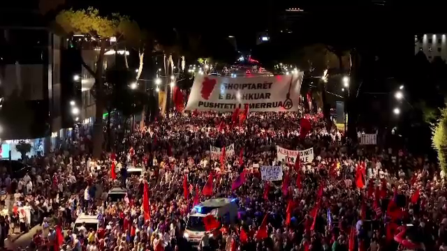 Mii de oameni au protestat la Tirana față de proiectul asociat cu ginerele lui Donald Trump. Au cerut demisia lui Edi Rama