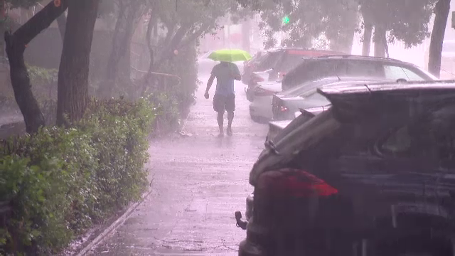 Anunțul meteorologilor după ce vremea s-a răcut brusc. La noapte, termometrele ating 6 grade și va ploua în mai multe zone