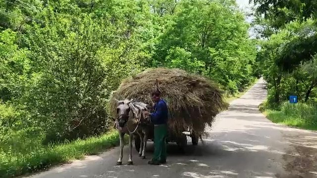 Primării pentru câteva sute de oameni, întreținute cu milioane de lei de la buget. Câte ar mai rămâne după comasare