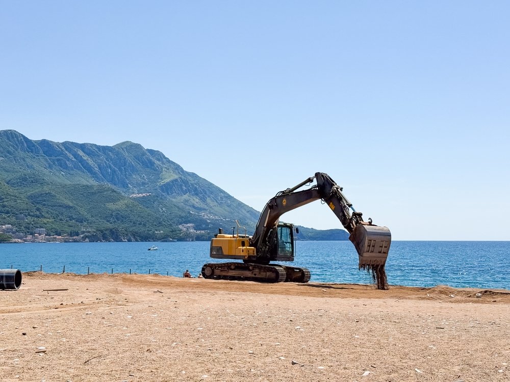 Un miliardar a luat nisip de pe plajă pentru vila sa din Malibu și acum e obligat să doneze un teren de 2 milioane de dolari