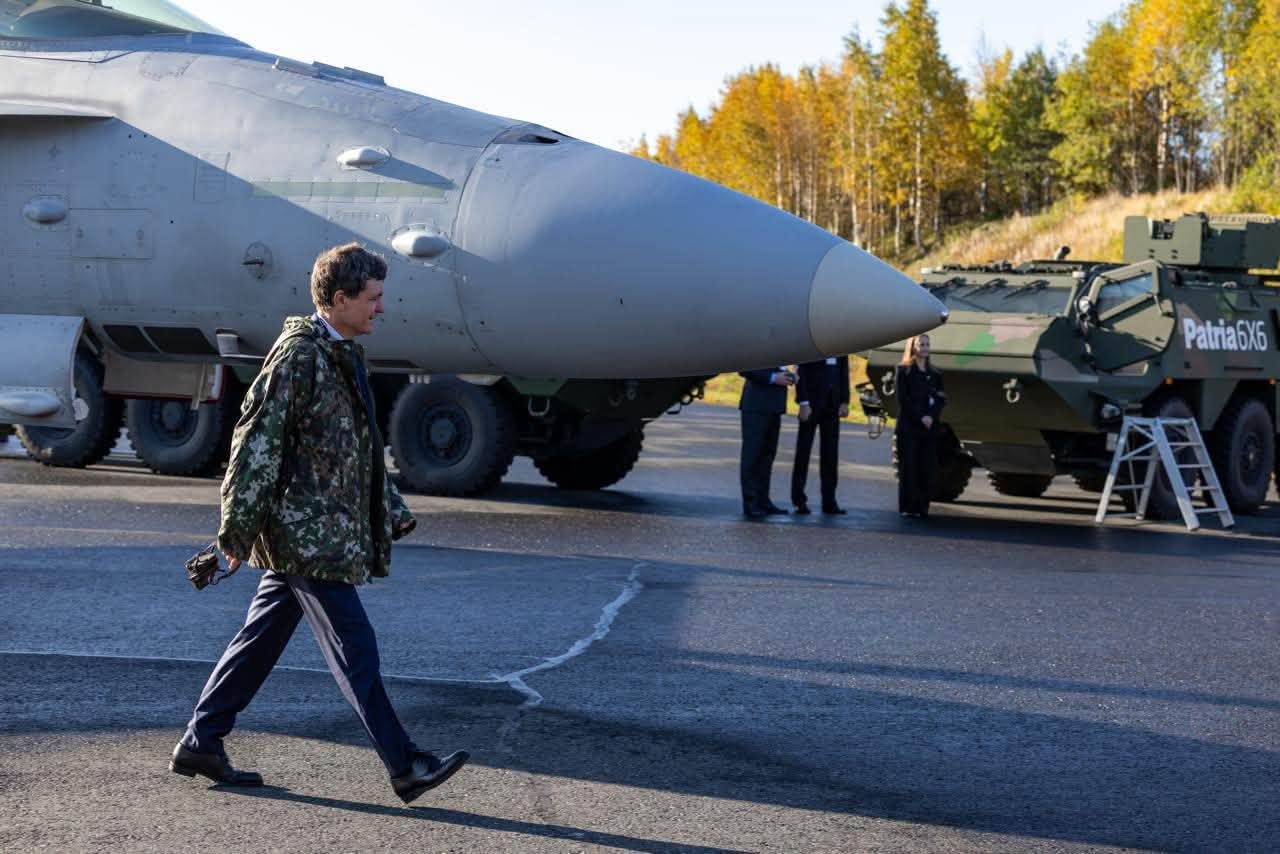 Nicușor Dan, la baza militară finlandeză Lapland Air Wing. ”Avem multe de învățat unii de la ceilalți”