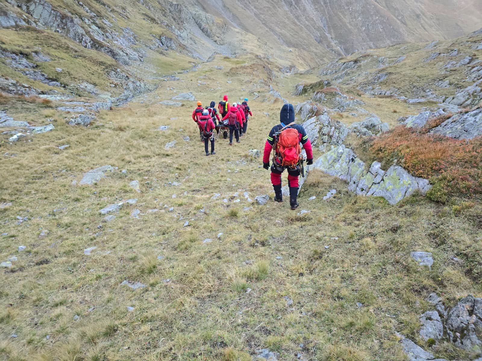 Trupul turistului polonez căzut aproape 200 de metri în Munţii Făgăraş a fost recuperat după 34 de ore