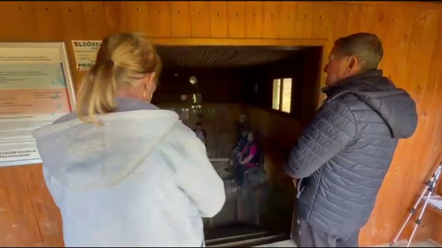 Mesajul afișat la mofeta unde a murit un bărbat venit la tratament. Mulți îl ignoră