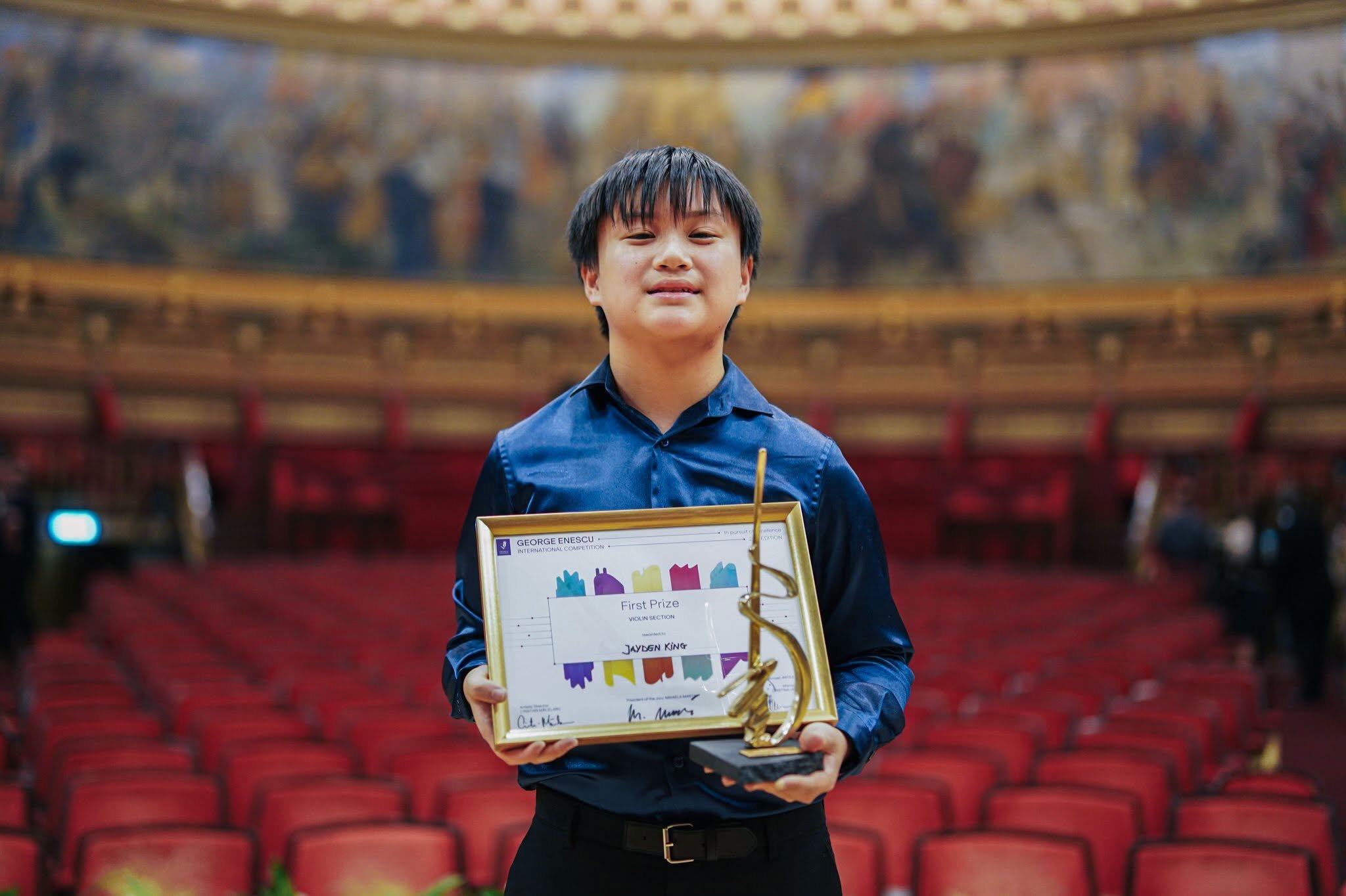 Violonistul american Jayden King a câștigat, la doar 11 ani, Concursul Internațional George Enescu