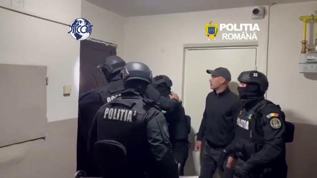 Descinderi la traficanți de droguri din Arad. Petreceri cu stupefiante la care participau doar bărbați, inclusiv minori