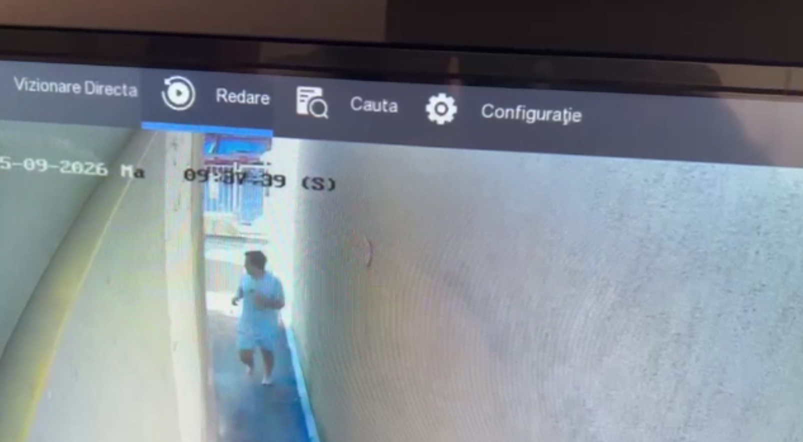 Incident șocant într-o școală din Baia Mare. Un tânăr a intrat într-o clasă cu elevi de clasa a III-a și s-a baricadat
