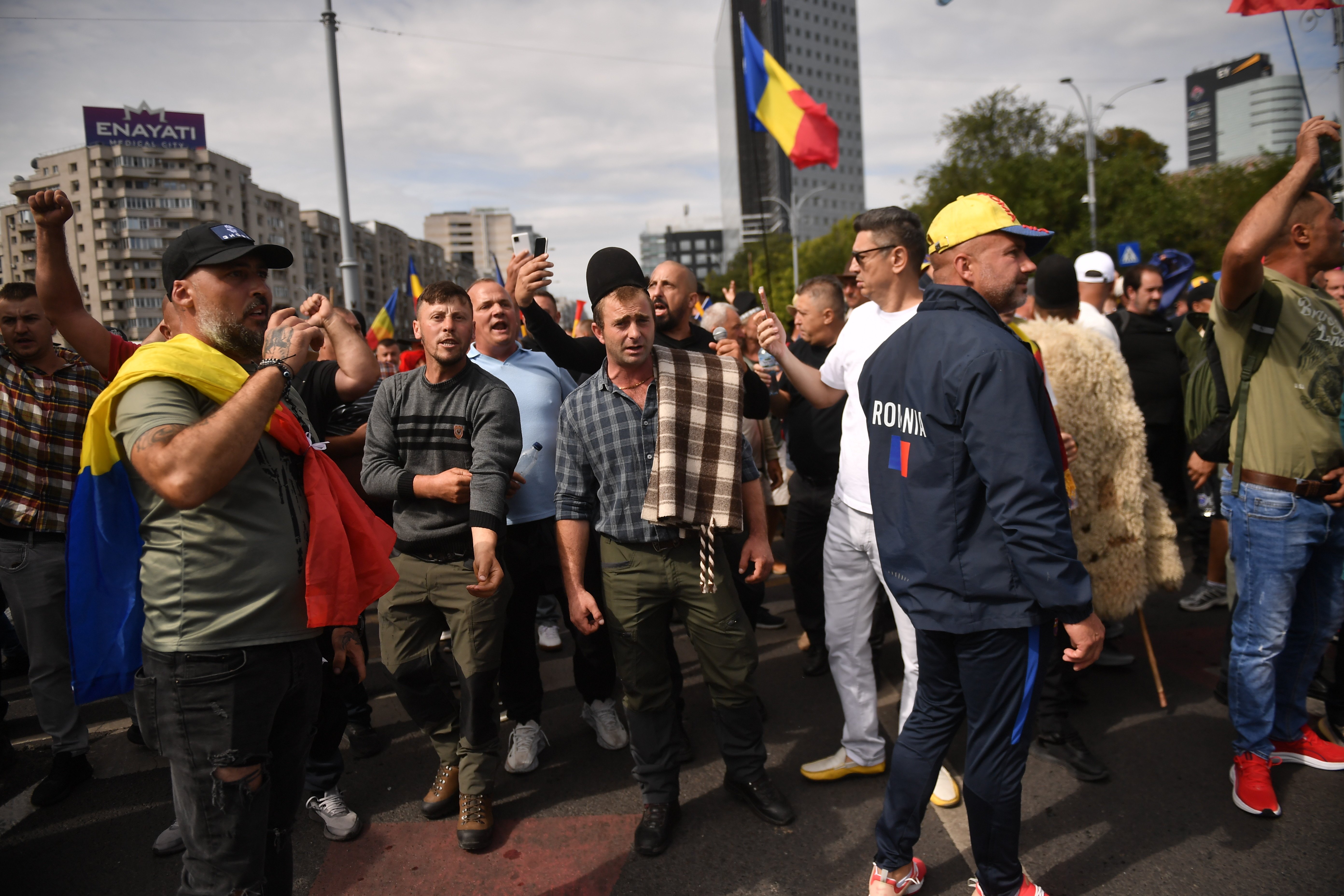 Fermierii continuă protestele în Piața Victoriei. Dacă nu primesc răspunsuri, anunță că pleacă spre Valea Oltului și Comarnic
