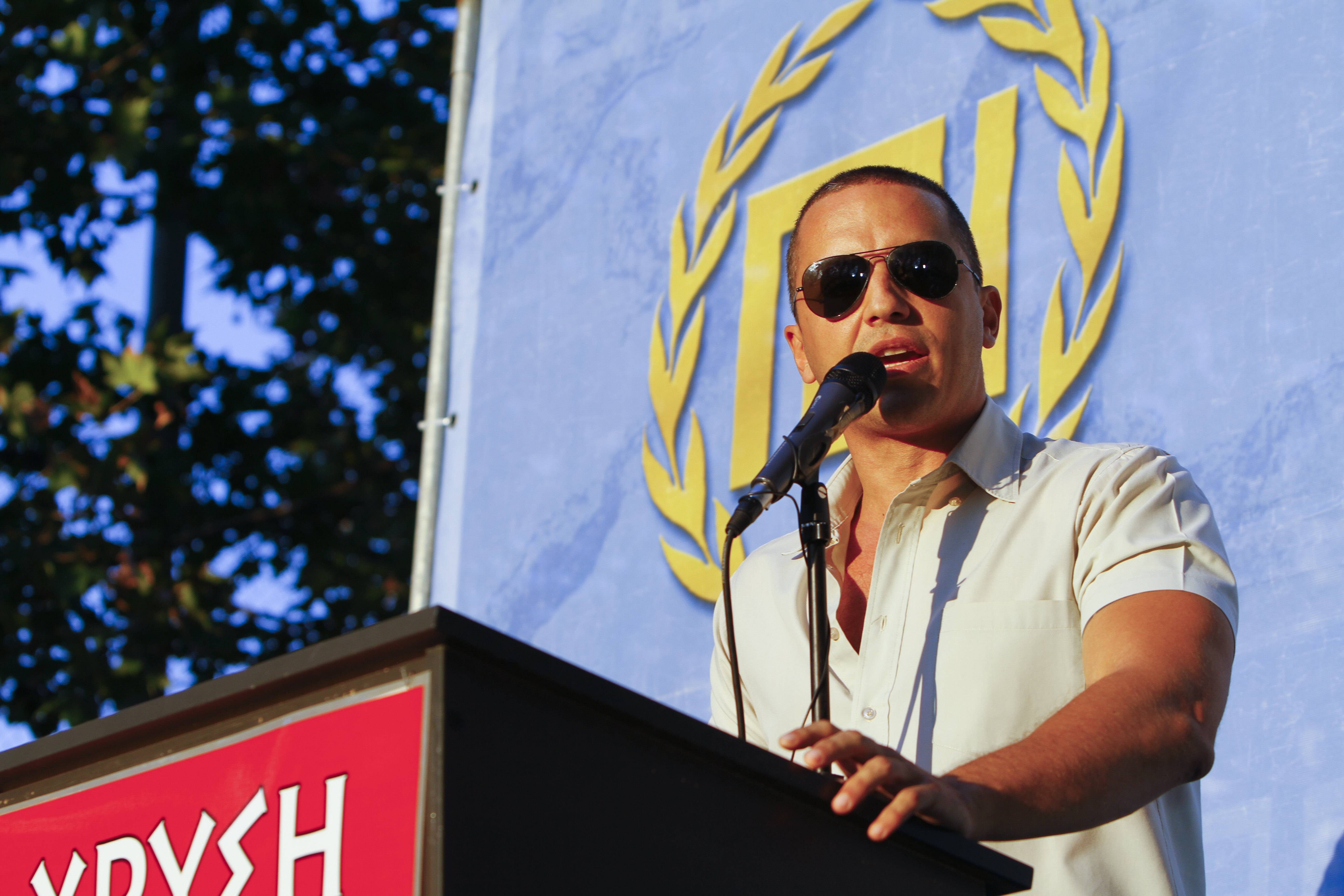 Lider neonazist grec eliberat din închisoare, intră într-un partid precum cele care „domină Europa”. Criminal elogiat de Musk