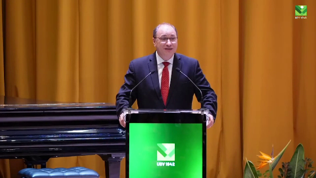 Ministrul Educației, poezie cu văcuțe și cașcaval în fața studenților. A fost nevoit să-și dea singur răspunsurile