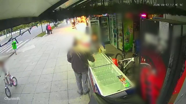 Un bărbat de 87 de ani din Galați ar fi încercat să ademenească o fetiță de 10 ani într-o cameră de hotel din Vaslui