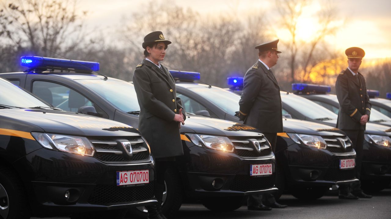 Cum au păcălit cinci firme recrutând muncitori asiatici și au fraudat statul cu milioane de lei
