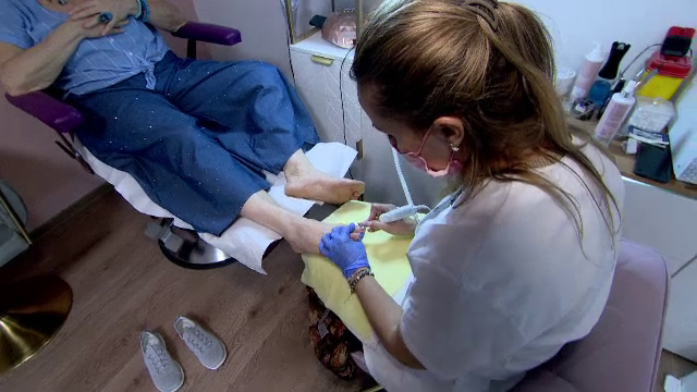 Ce se întâmplă dacă porți pantofi cu un număr mai mic. „Oamenii nu-și dau seama că se umflă”