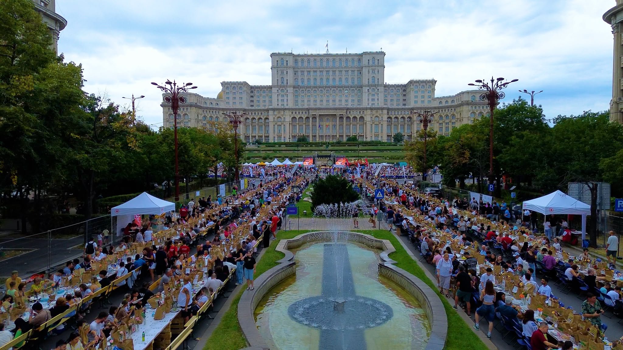 Masa Care Unește din București a strâns peste 100.000 de euro pentru primul Spital de Psihiatrie Pediatrică