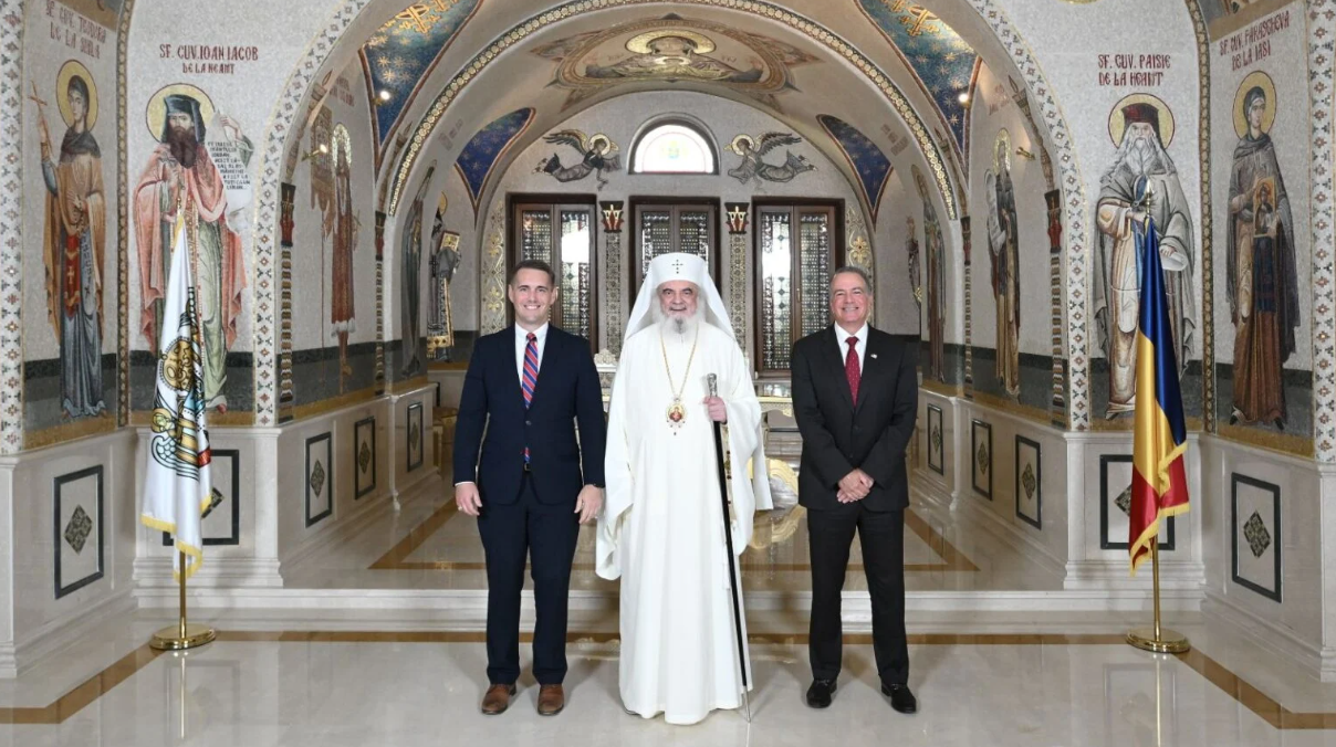 SUA transmit ”admiraţia pentru credinţa şi tradiţiile poporului român”. Ce a vorbit Patriarhul Daniel cu trimișii lui Trump