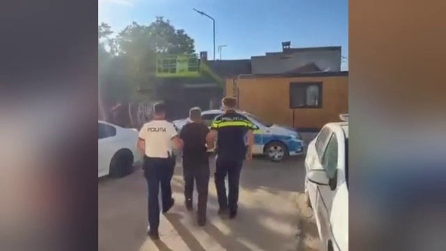 O femeie din Dolj, de 67 de ani, a fost hărțuită luni de zile de vecinul ei. A refuzat să aibă o relație cu el