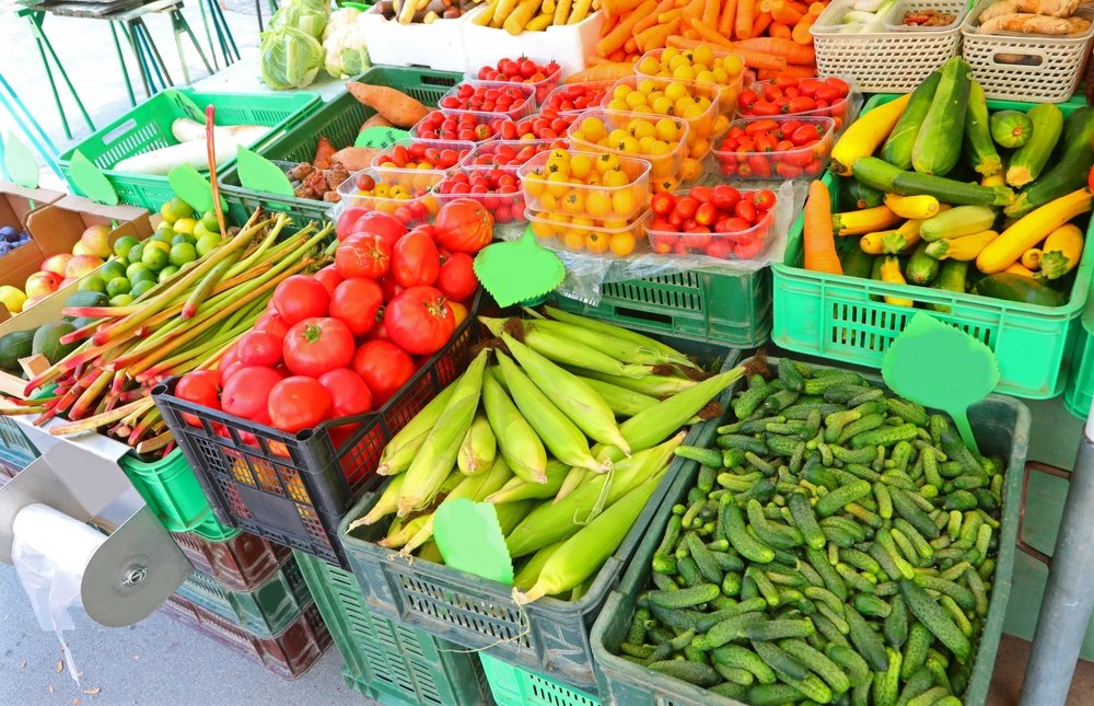 De ce sunt puține fructe și legume românești în supermarketuri. Vechea problemă a fermierilor români
