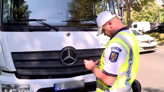 Camioane și basculante circulă fără autorizație în București. Zeci de amenzi în câteva ore. „Nu stau cu Google în brațe”