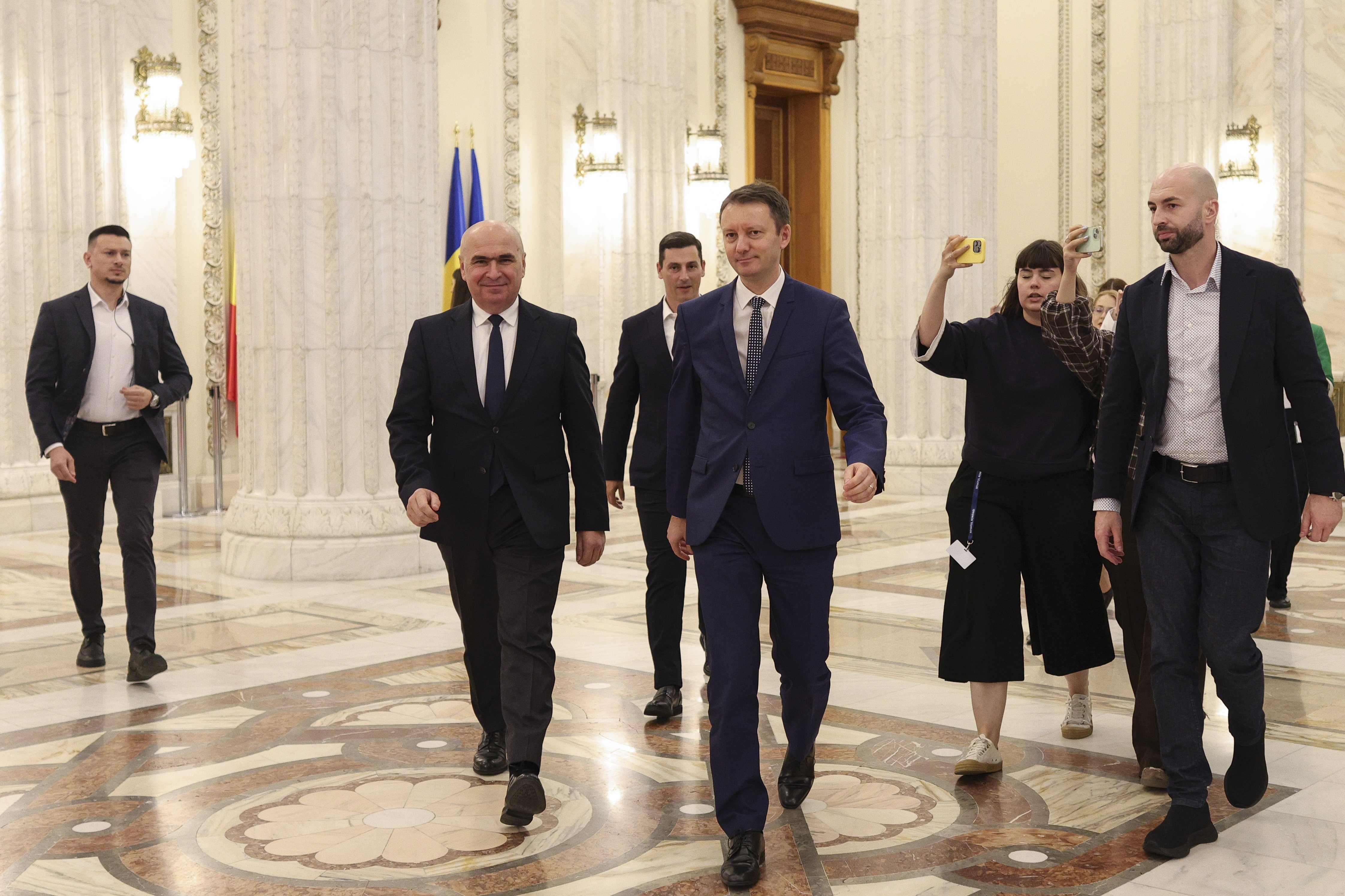 Solutia „de avarie” a lui Siegfried Mureșan dacă PSD nu îl sprijină. De unde ar putea lua voturile necesare învestirii