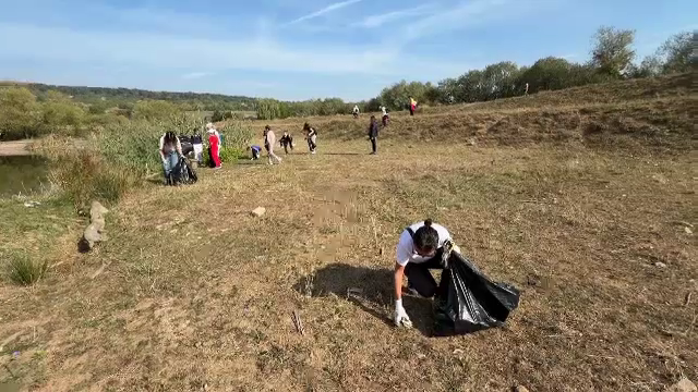 Ziua de Curățenie Națională: peste 100.000 de voluntari au strâns gunoiul din păduri, parcuri și de pe malurile apelor