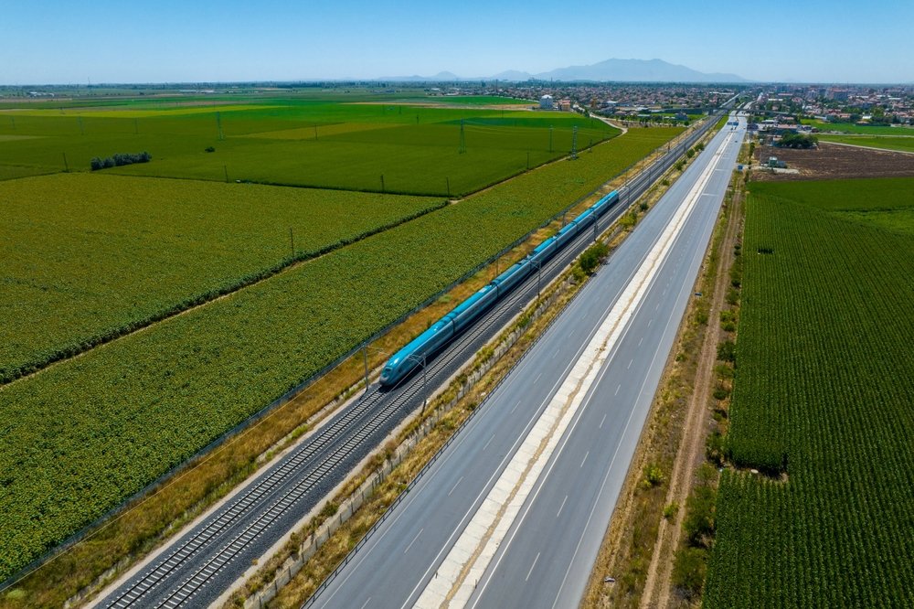 Țara care va construi o linie de mare viteză de 513 km de-a lungul Mării Negre. Trenurile vor circula cu 250 km/h