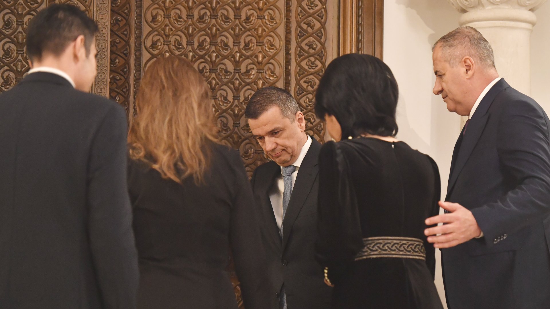 Liderii PSD se reunes pentru a decide soarta Guvernului Mureșan. Decizia care poate schimba calculele din Parlament