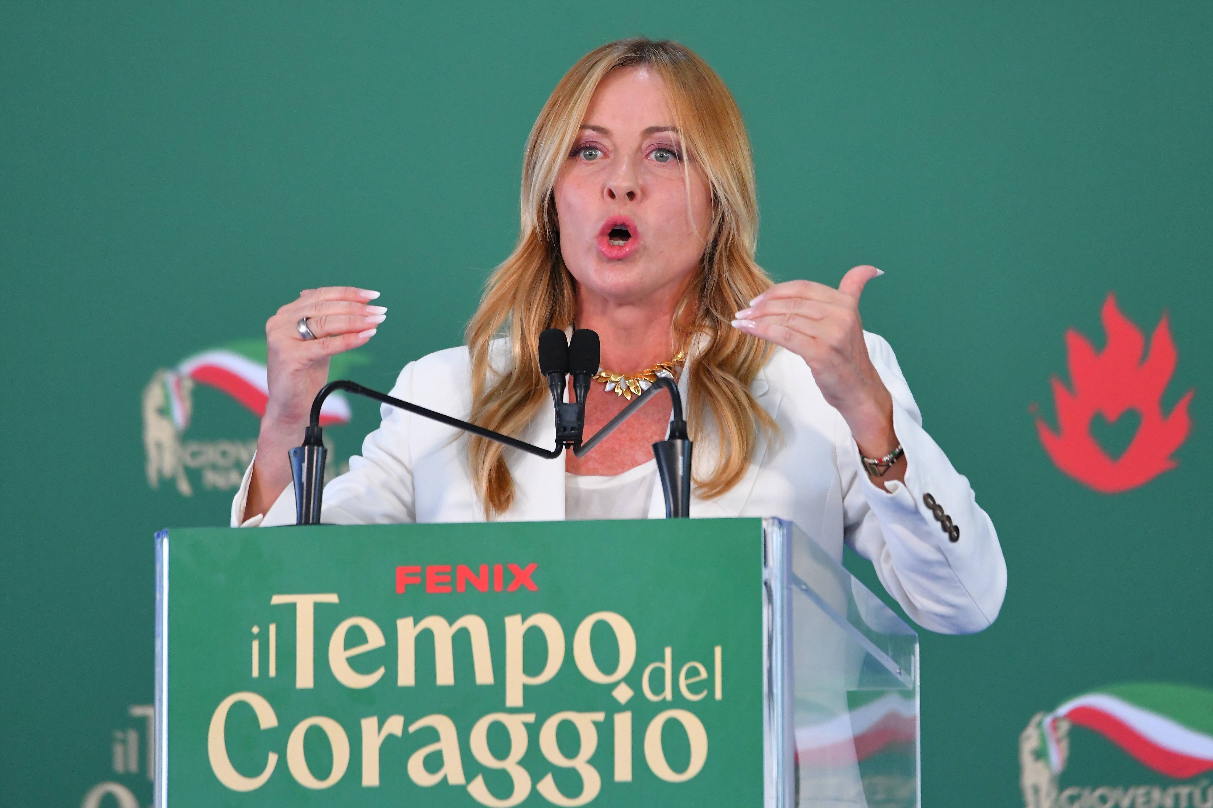 Schimbări radicale în școlile din Italia: Giorgia Meloni interzice vălurile și impune o limită pentru elevii străini