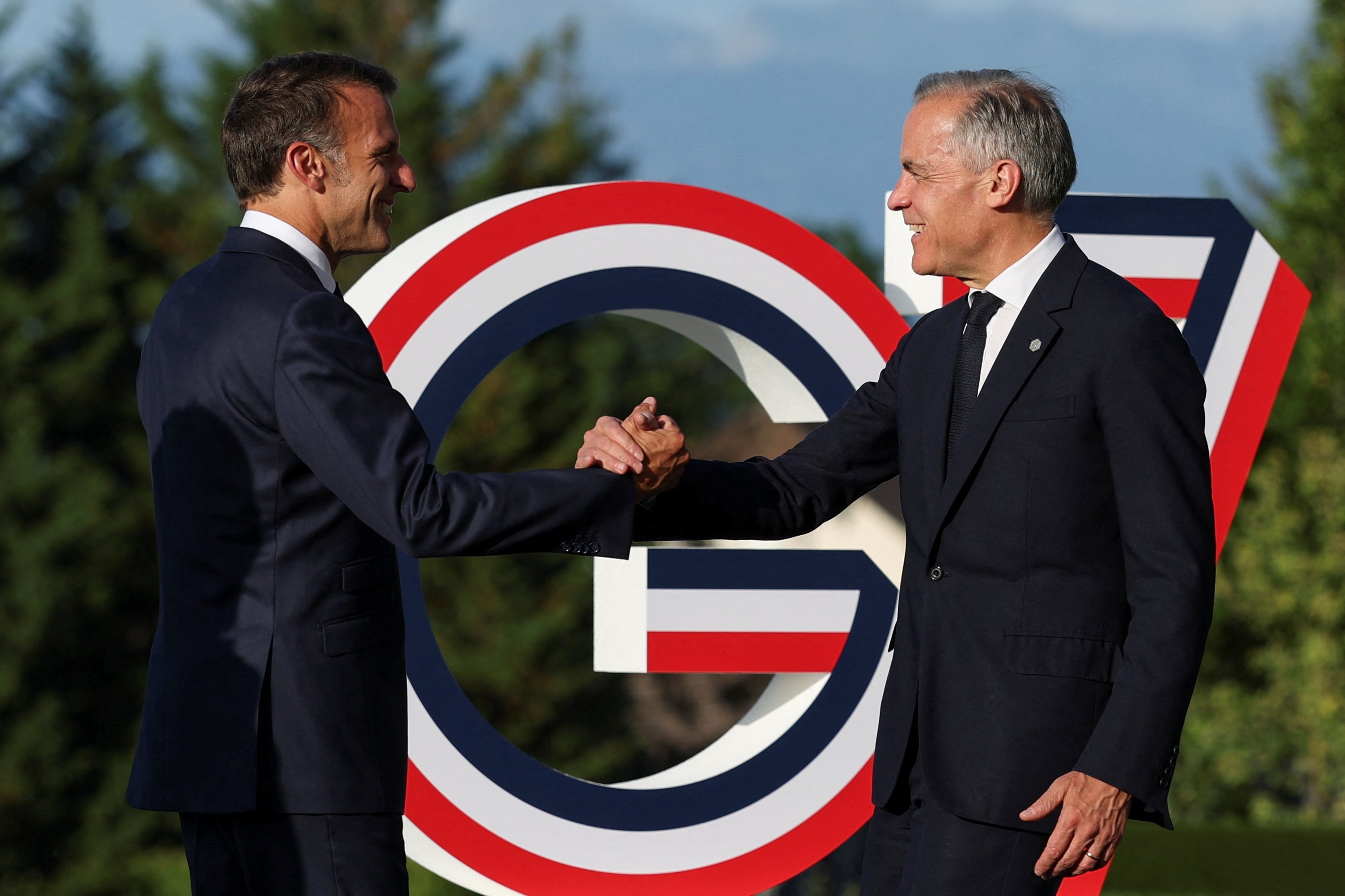 Front comun: Macron și Carney consolidează alianța franco-canadiană în fața pretențiilor teritoriale ale lui Trump