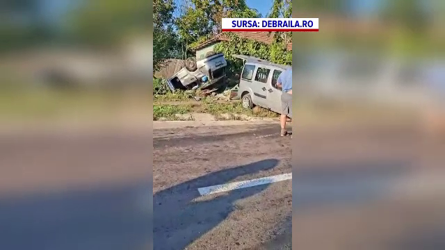Un șofer băut și cu permisul suspendat s-a răsturnat cu mașina, după ce a intrat într-un alt vehicul, în Brăila