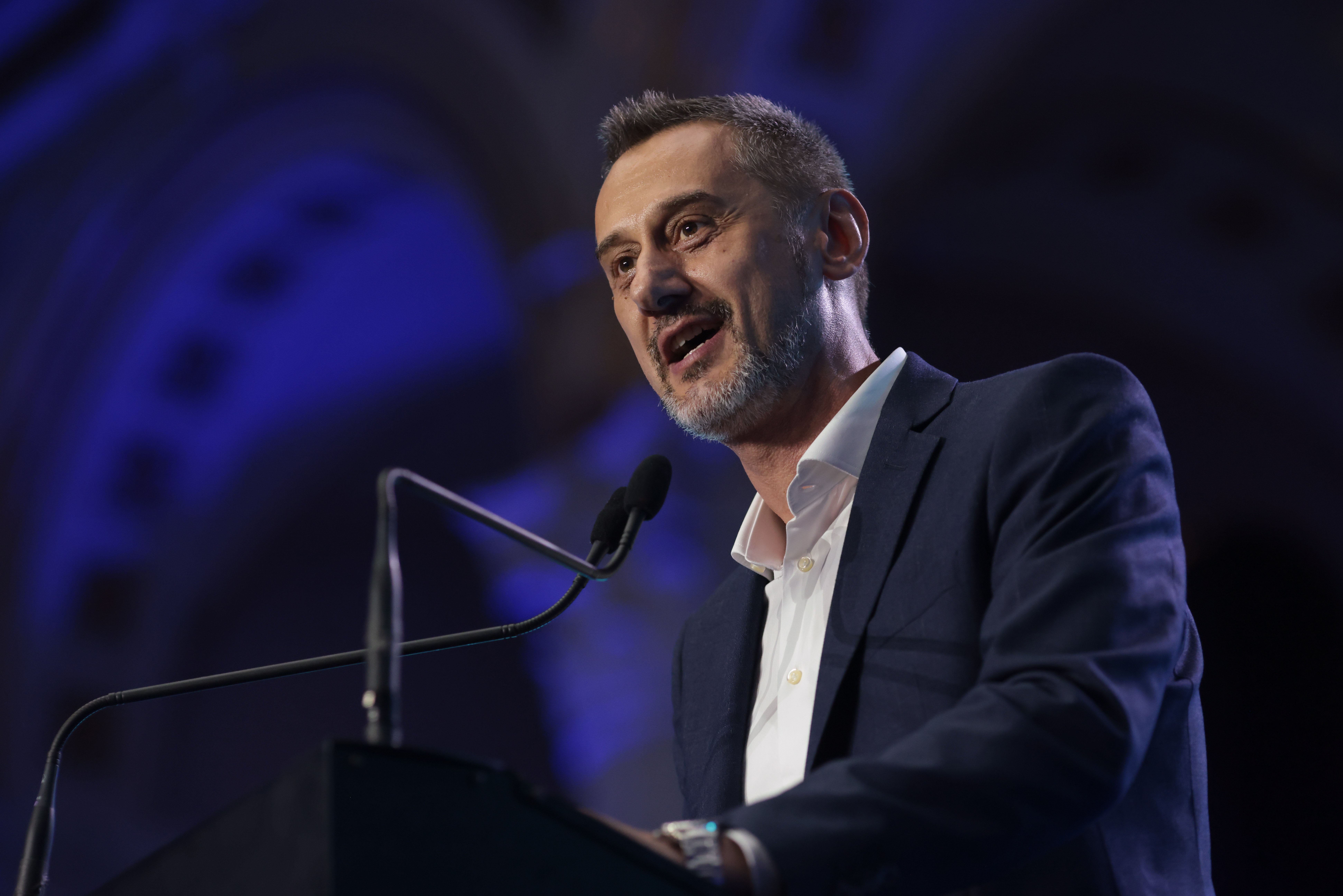 Saci cu cadavre din perioada COVID, descoperiți într-o groapă comună, în Slatina. Mario De Mezzo, conferință printre morminte