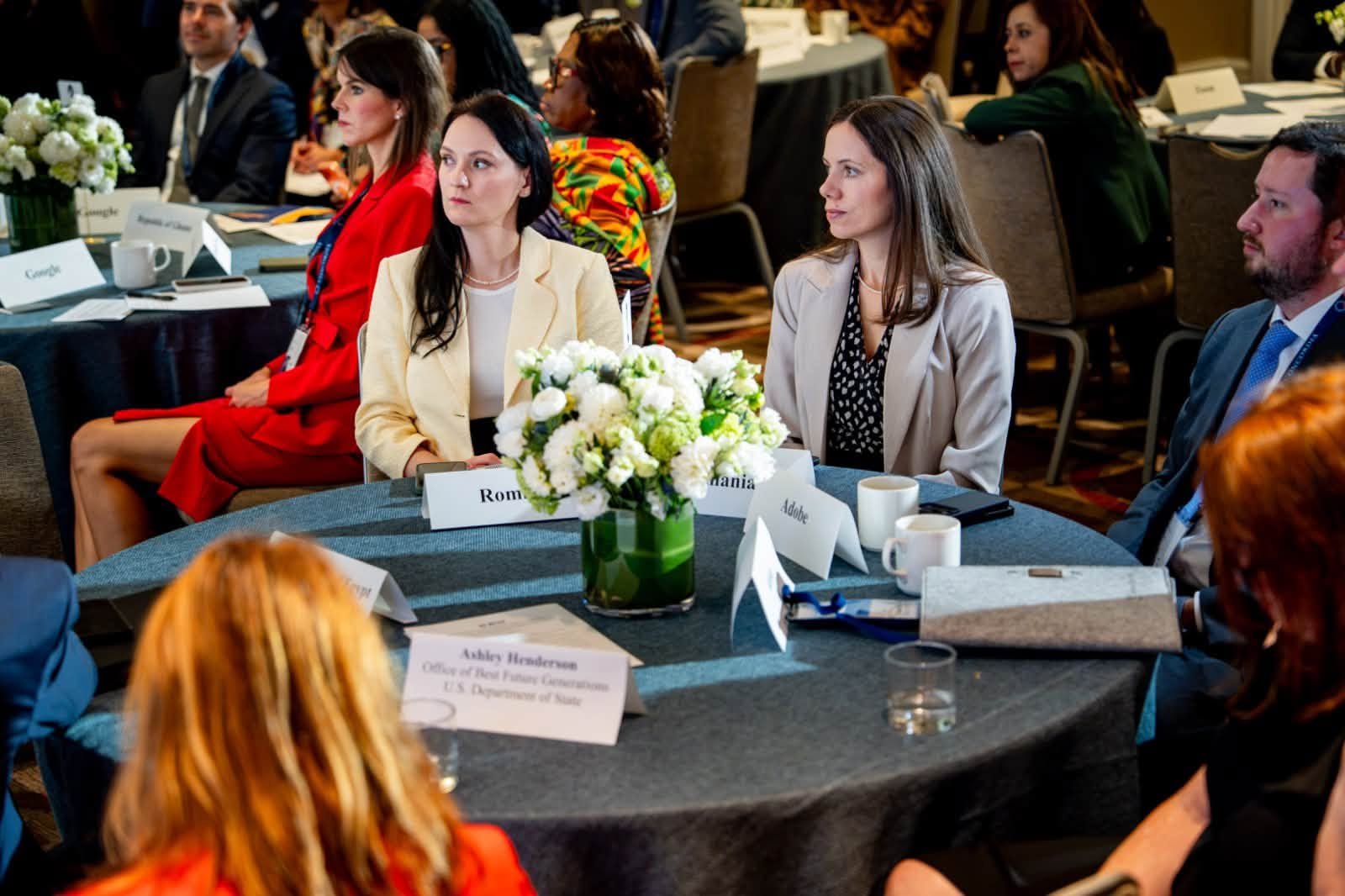 Mirabela Grădinaru, la New York, la o reuniune despre siguranța copiilor în era digitală, inițiată de Melania Trump. FOTO