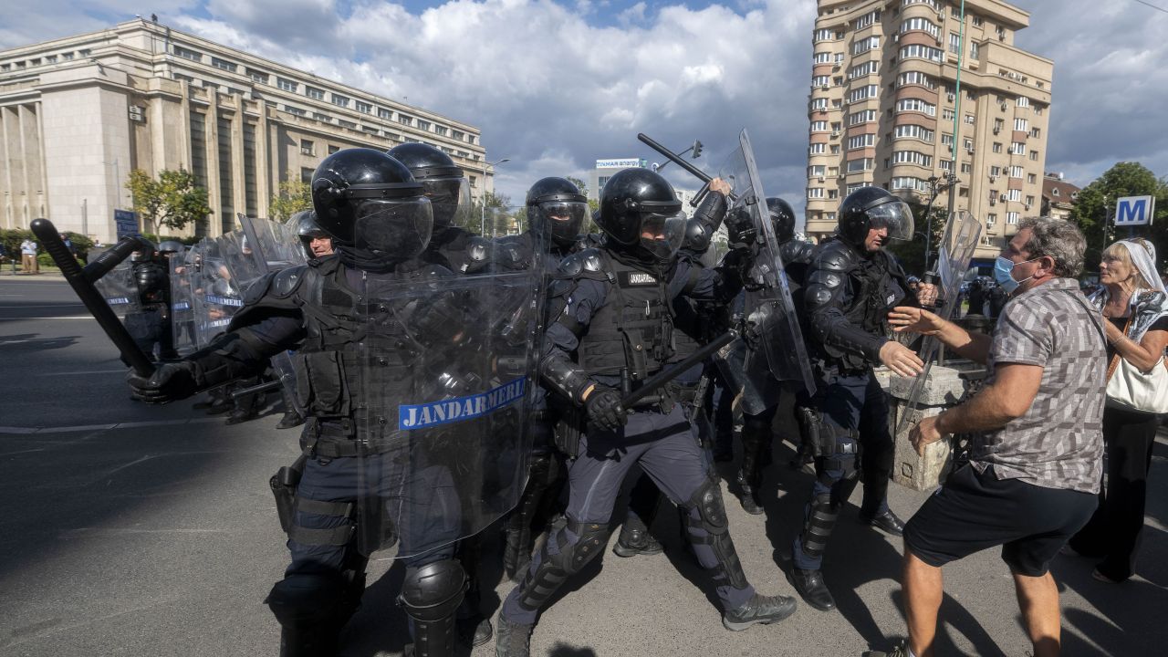 Noi percheziții după violențele de la protestul ciobanilor. Mandate pentru 21 de persoane